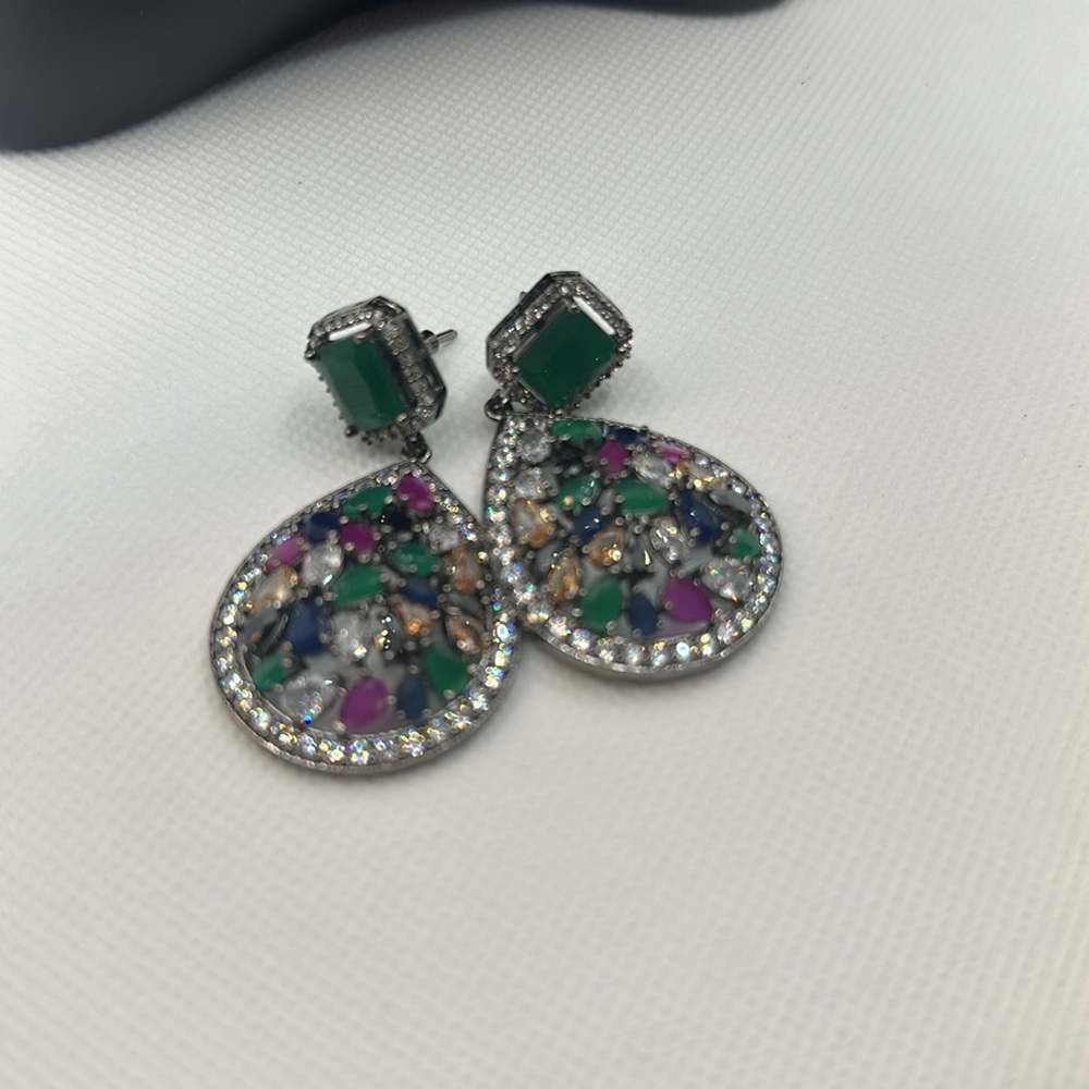 Multi colored earrings - Picture 2 of 2